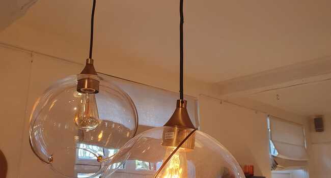 paire de suspensions en verre sur structure laiton