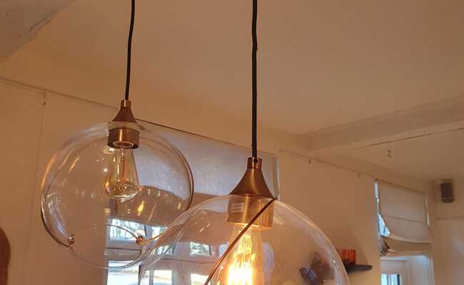 paire de suspensions en verre sur structure laiton