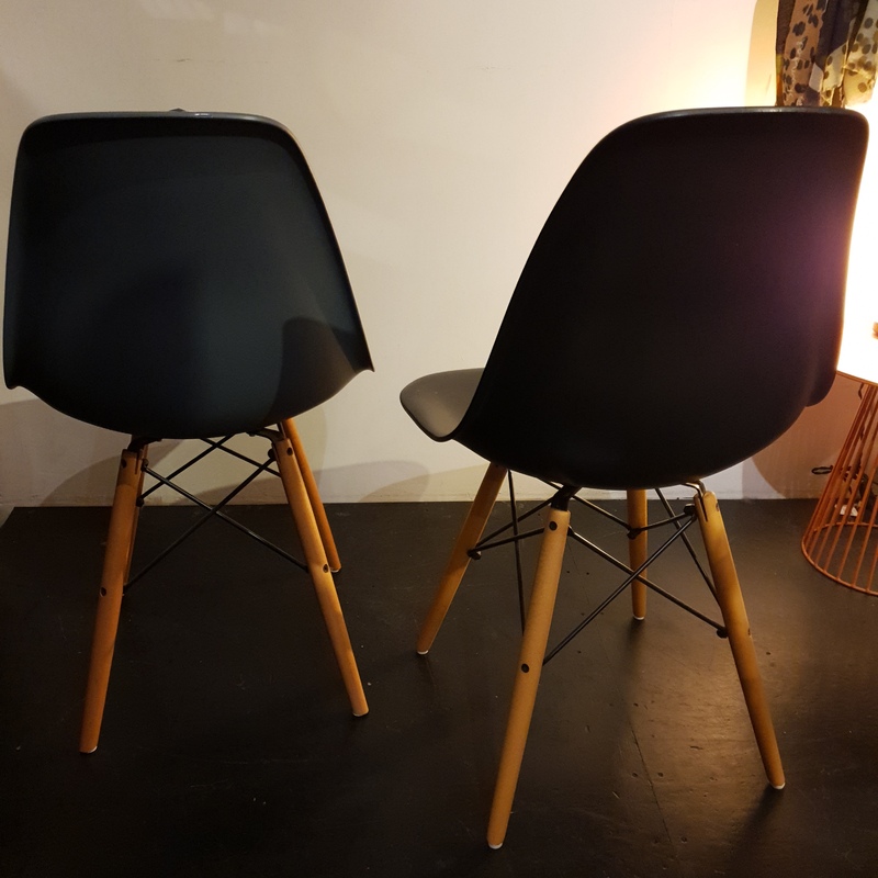Lot de 8 chaises ré-édition Eames