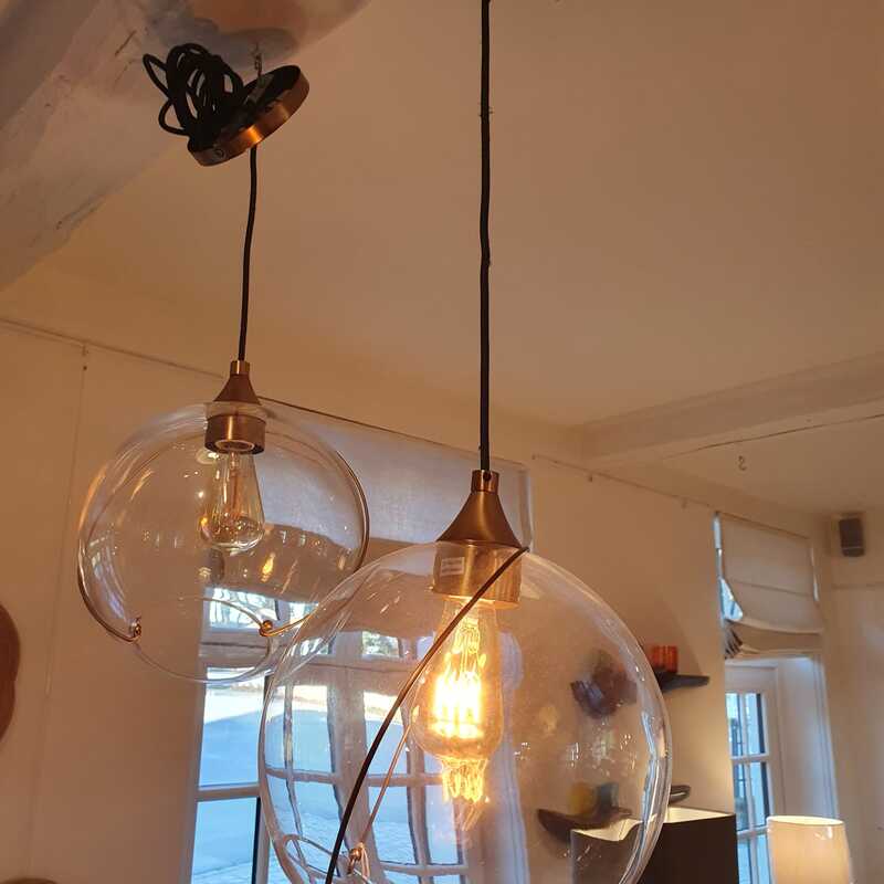 paire de suspensions en verre sur structure laiton